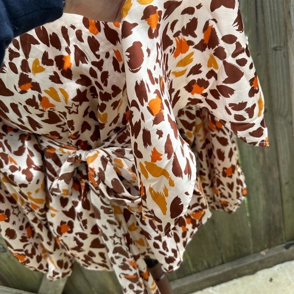 Aakaa Milan Kiss Ecru Floral Star Patterned Genuine Wrap Style Peplum Sleeve Top - Picture 12 of 15